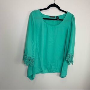 BKE Red teal sea foam green blue medium top